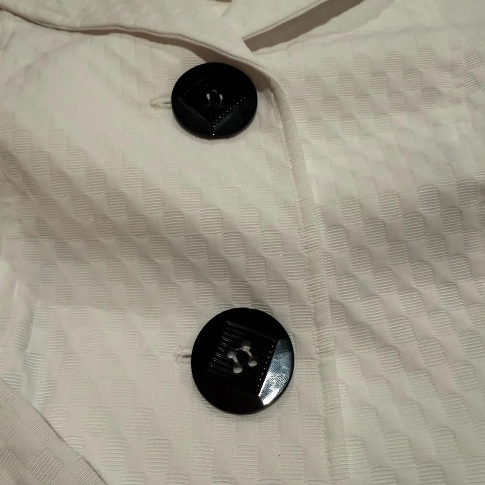 600 West White Jacket NWT Size 10